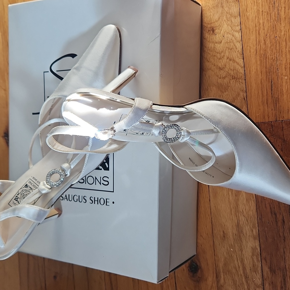 Special occasions white high heel shoes